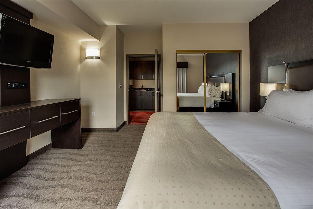 Holiday Inn Express & Suites Naples Downtown - 5Th Avenue By Ihg Exterior foto